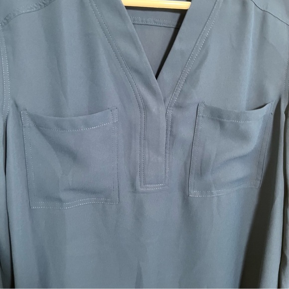 Nine West V-Neck Blouse 2 Chest Pocket Blue S - Picture 5 of 11